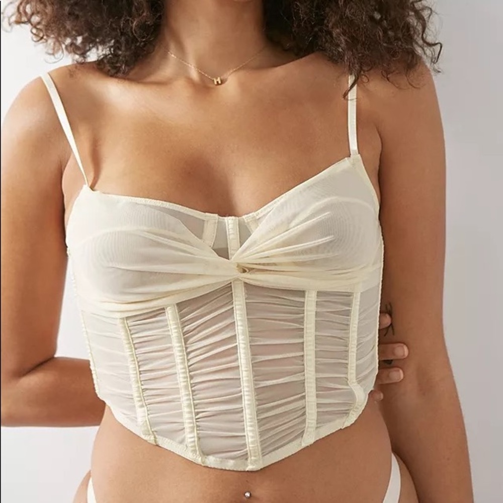 URBAN OUTFITTERS CORSET IN CREAM